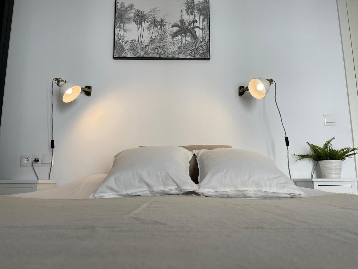 Villa New Townhouse In The Heart Of Nerja With Jacuzzi Exterior foto