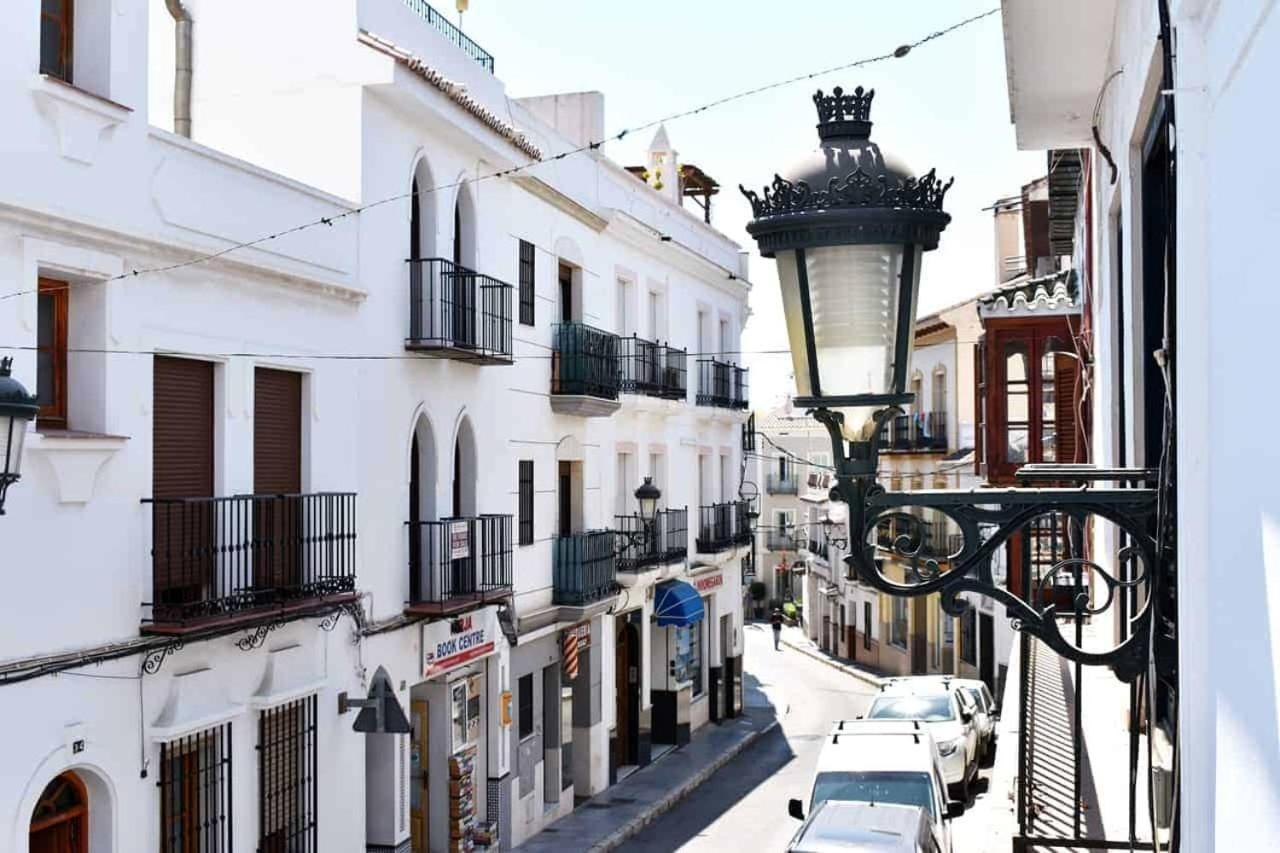 Villa New Townhouse In The Heart Of Nerja With Jacuzzi Exterior foto