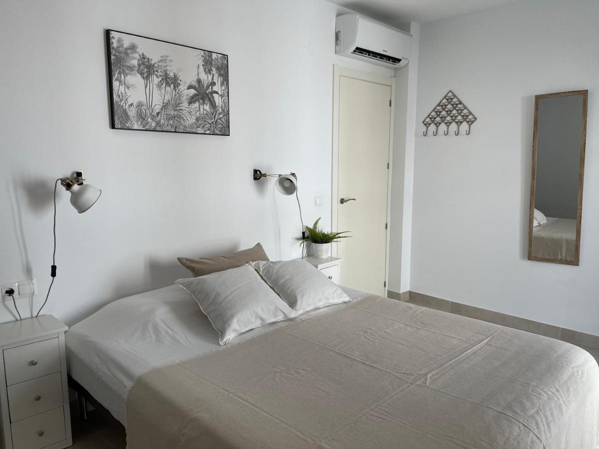 Villa New Townhouse In The Heart Of Nerja With Jacuzzi Exterior foto