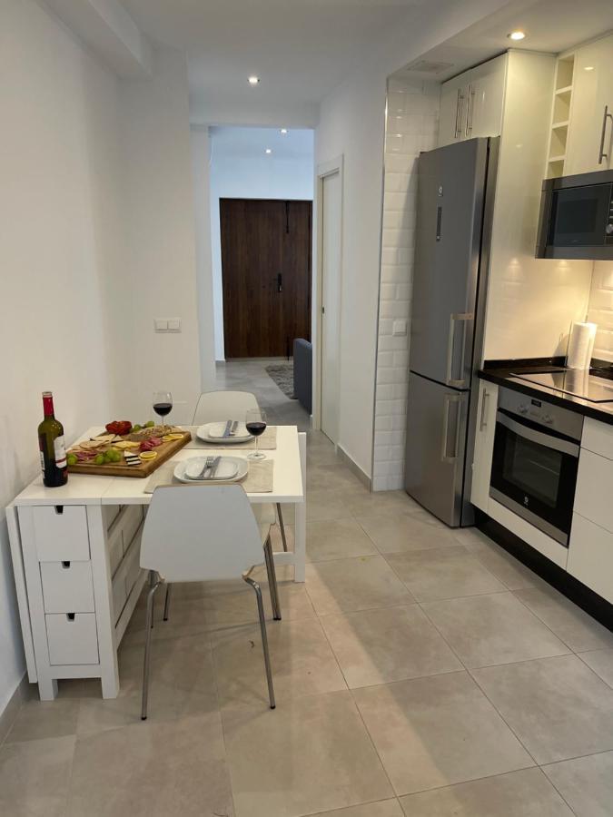 Villa New Townhouse In The Heart Of Nerja With Jacuzzi Exterior foto